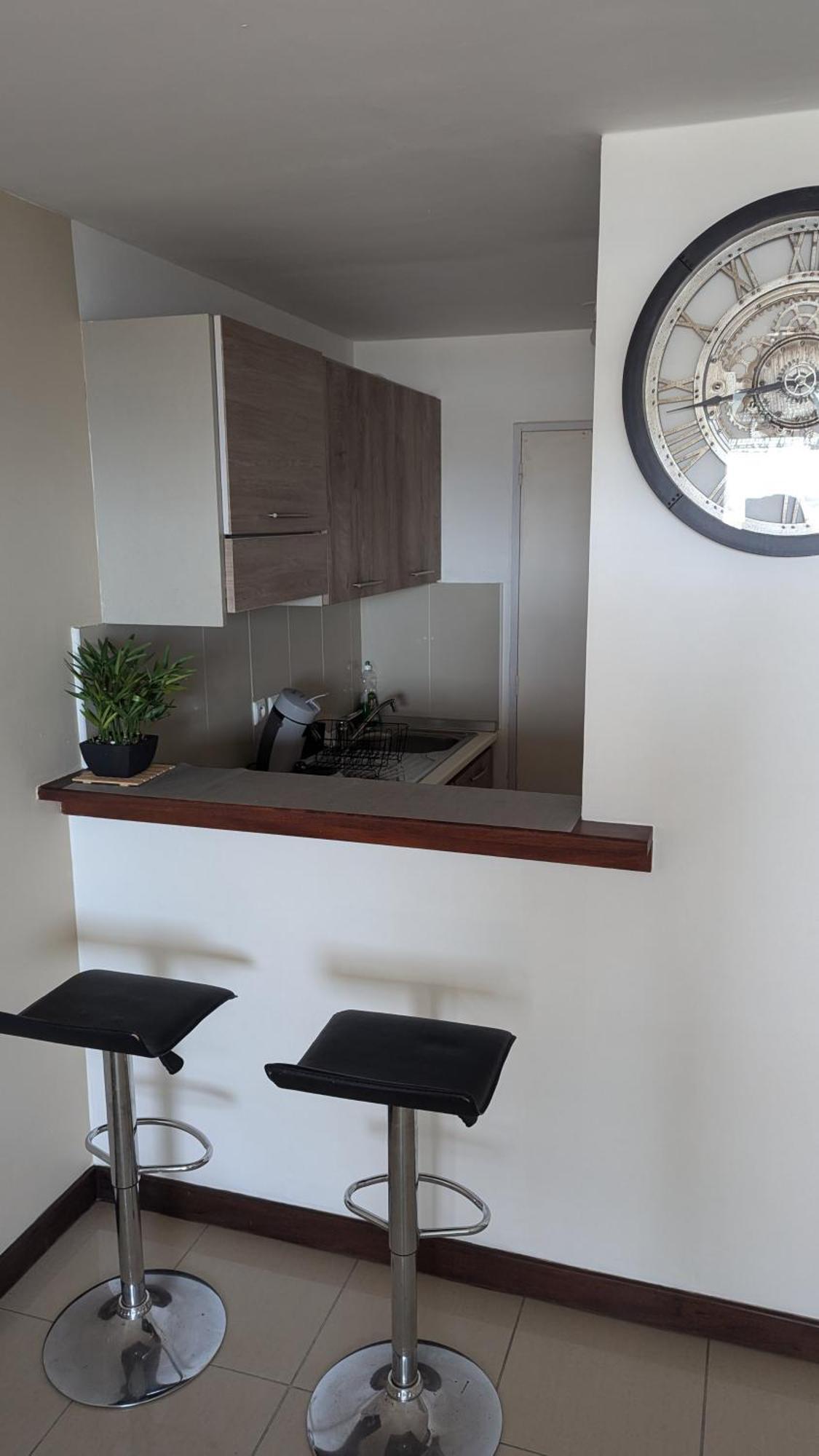 דירות סיינט דניס Entierement Equipe, Climatise, Wifi, Au Dernier Etage Sans Vis A Vis מראה חיצוני תמונה